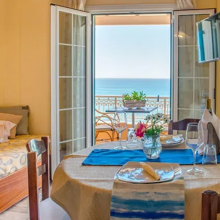 Aparthotel Naftis 3*