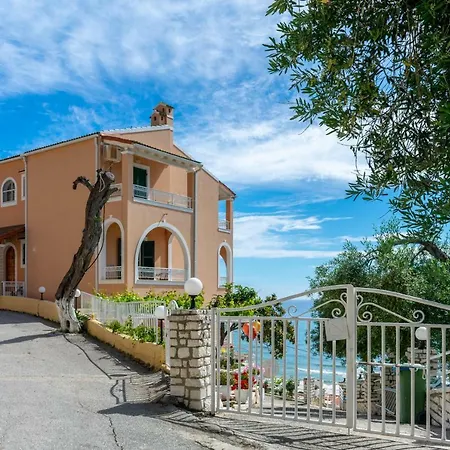 Aparthotel Naftis 3*