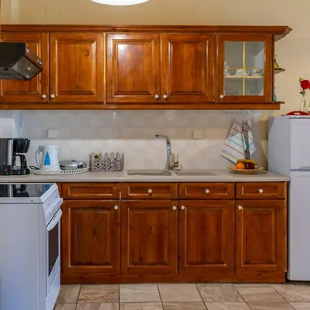 Naftis Aparthotel 3*