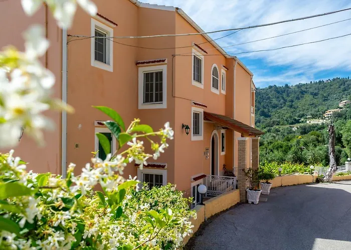 Naftis 아파트호텔 펠레카스