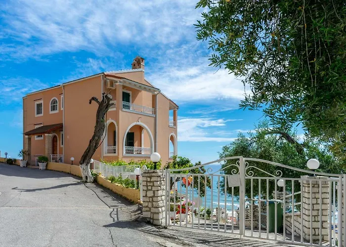 아파트호텔 Naftis 3*