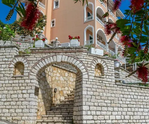 Naftis 3* 펠레카스