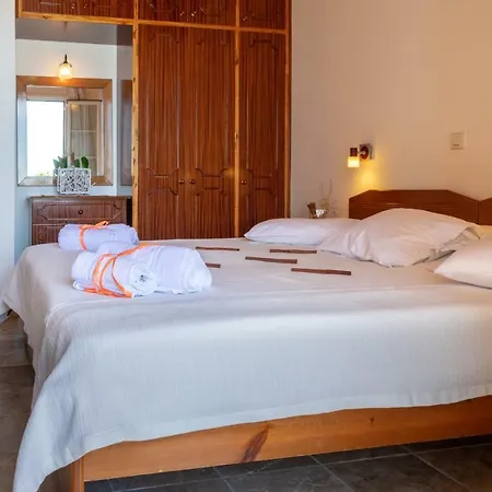 Aparthotel Naftis 3*