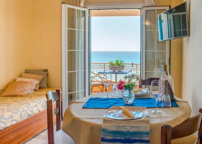 Apartahotel Naftis 3*